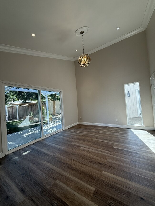 Building Photo - 328 Flaming Oak Dr