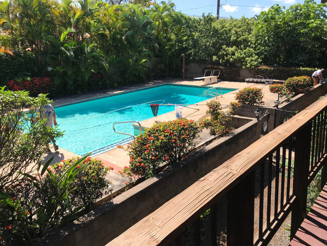 Building Photo - Very private, gated, mostly furnished Maui...