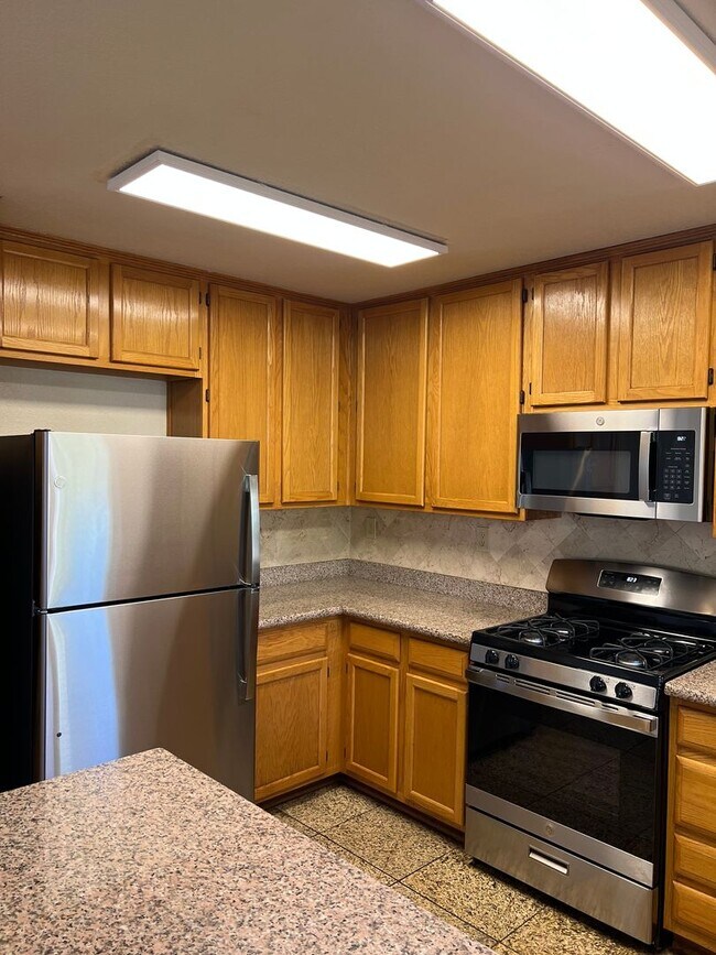 Building Photo - LOVELY 4 BEDROOM HOME IN LAGUNA CREEK!