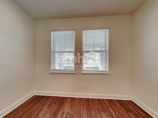 Building Photo - 900 Summer Stone Loop