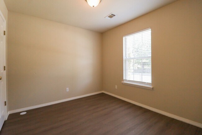 Building Photo - Emerson Elementary Zoned - 3 bedroom / 2 b...