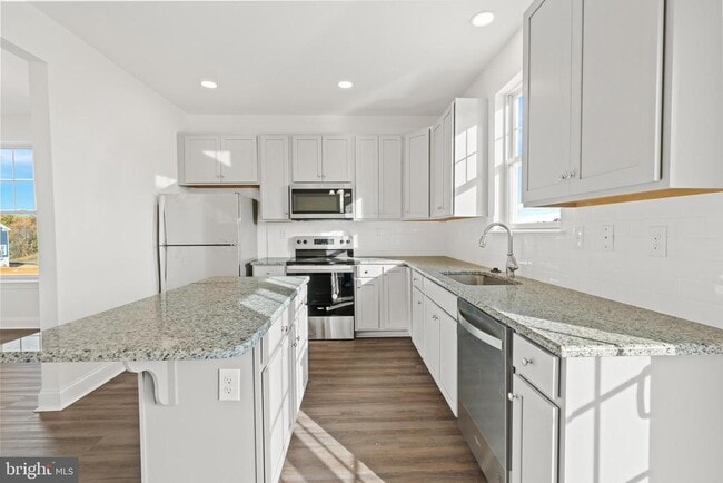 Building Photo - 985 Lorewood Grove Rd