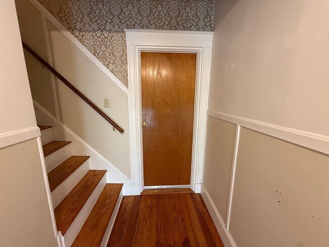 Building Photo - 87 Bartlett St