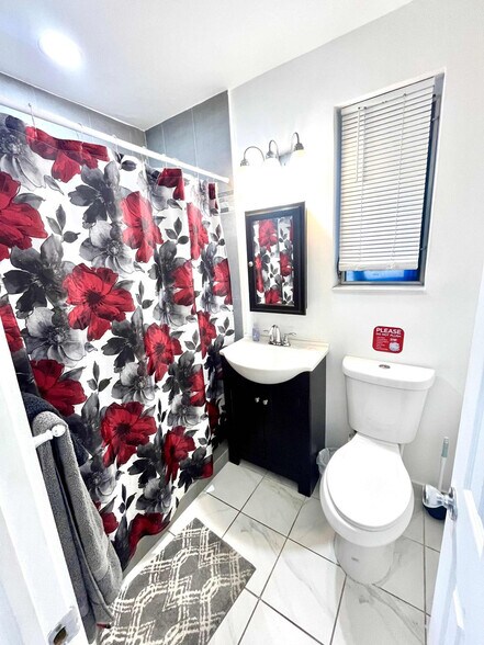 Building Photo - 338 Van Buren St