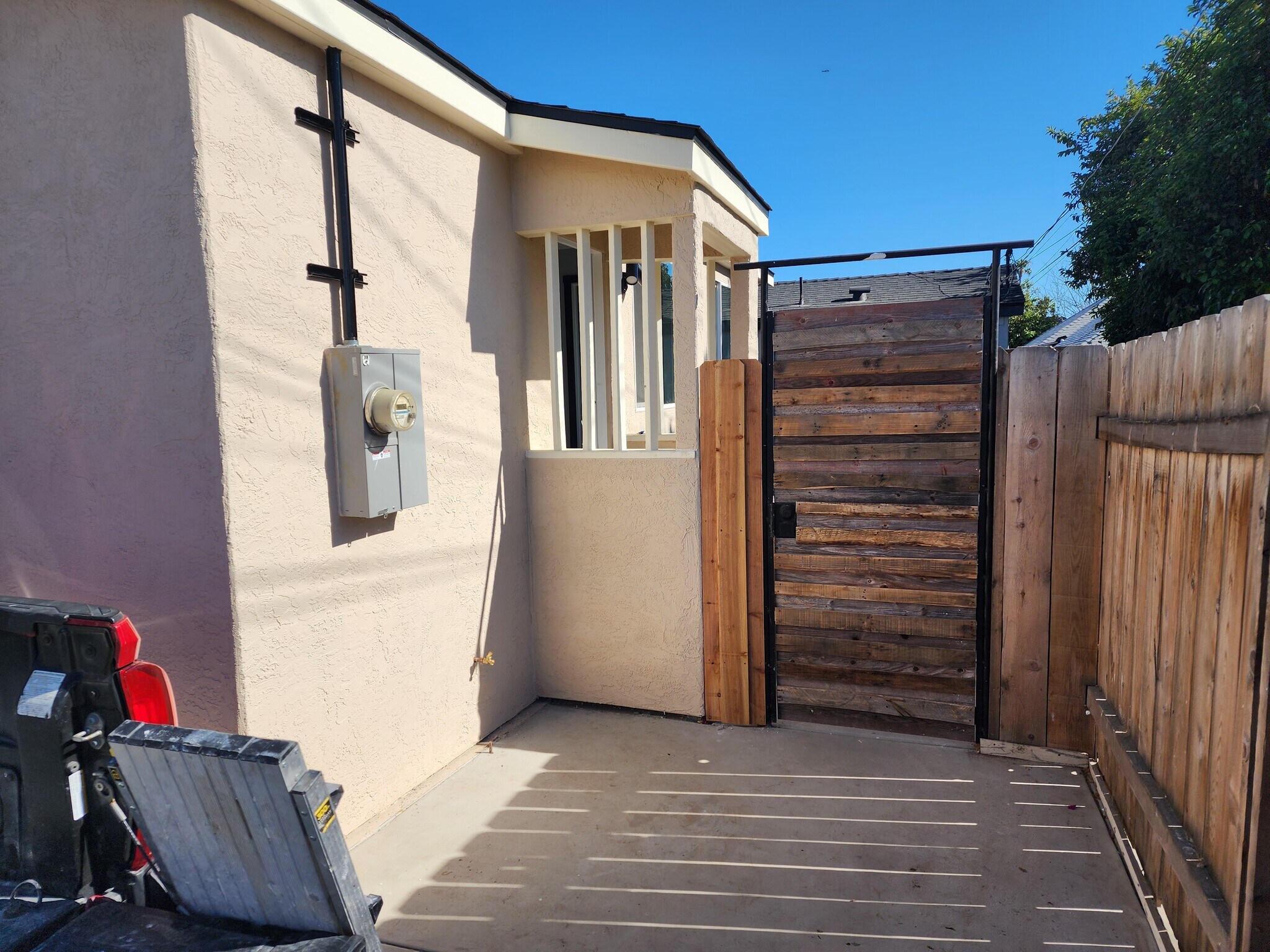 Building Photo - 3014 Clay Ave