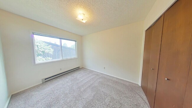 Building Photo - 2Bed 1Bath with Carport! Walk to MSU