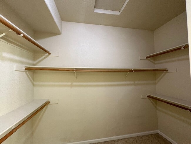 Building Photo - 3 Bedroom Home