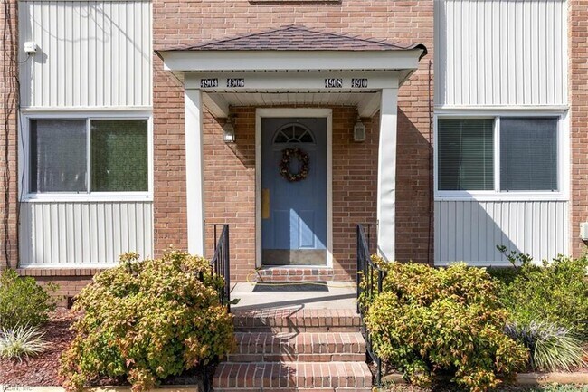 Building Photo - 4910 Johnson Ave