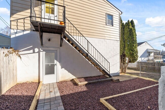 Building Photo - 127 Clearfield St