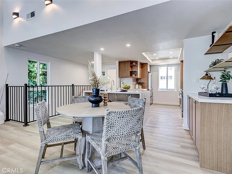 Building Photo - 858 1st St