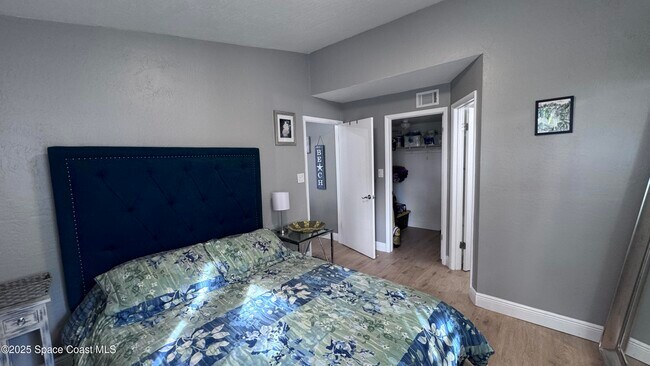 Building Photo - 1841 Island Club Dr