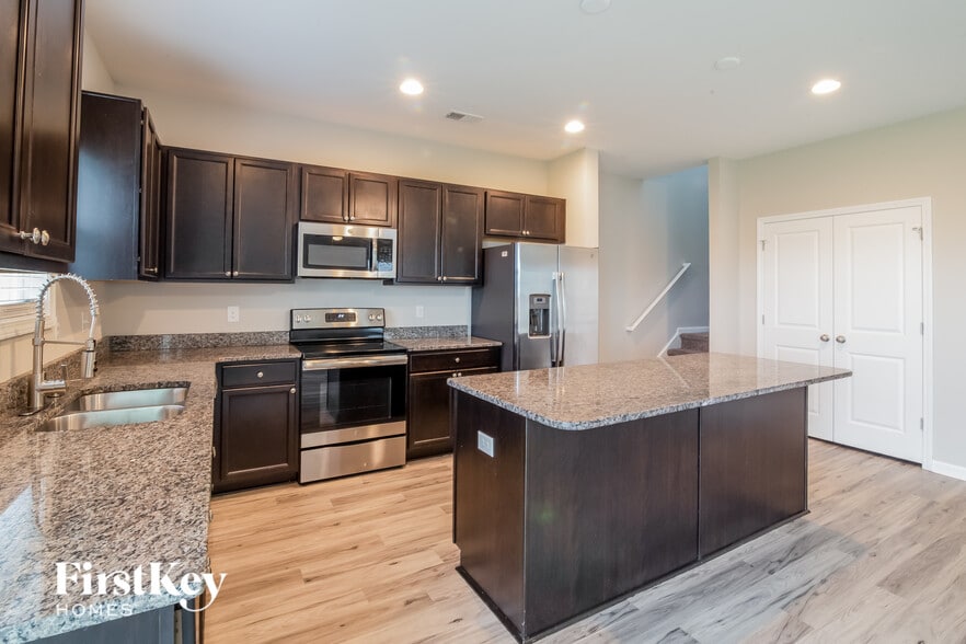 Building Photo - 146 Clydesdale Cir