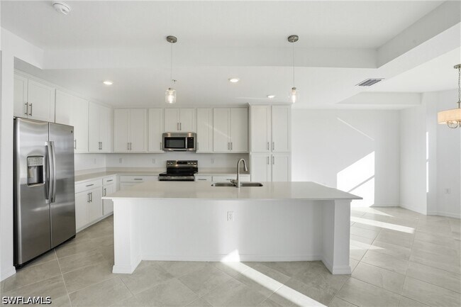 Building Photo - 15405 Grn Acrs Ave