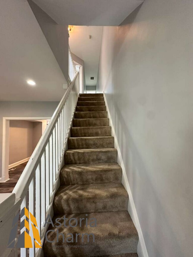 Building Photo - Spacious 3BR/2BA Home with Finished Baseme...