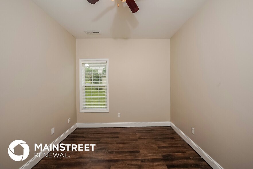 Building Photo - 4497 Canterbury St