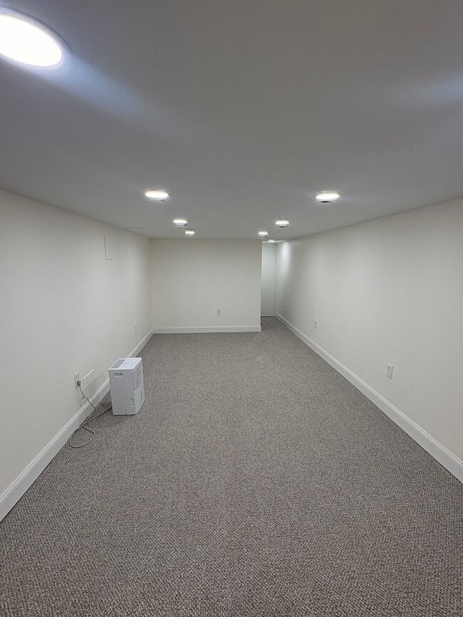 Building Photo - Gorgeous Hampden 2bd/2ba w/ Fin Bsmt, W/D, A/C and more! Available now