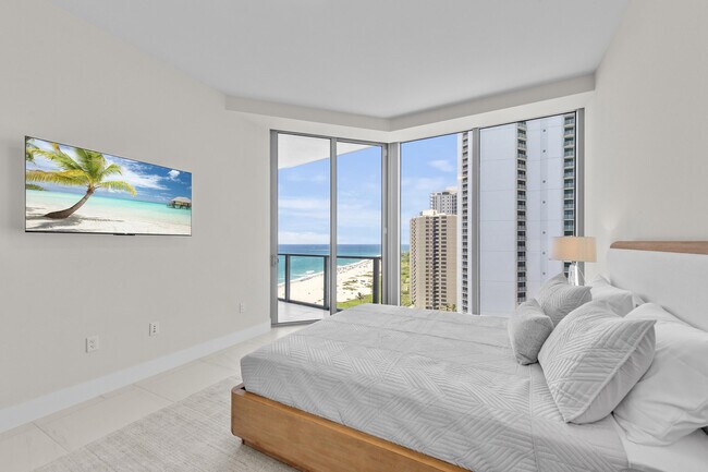 Building Photo - 3100 N Ocean Dr