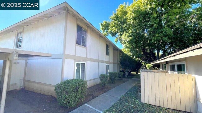 Building Photo - 4260 Clayton Rd