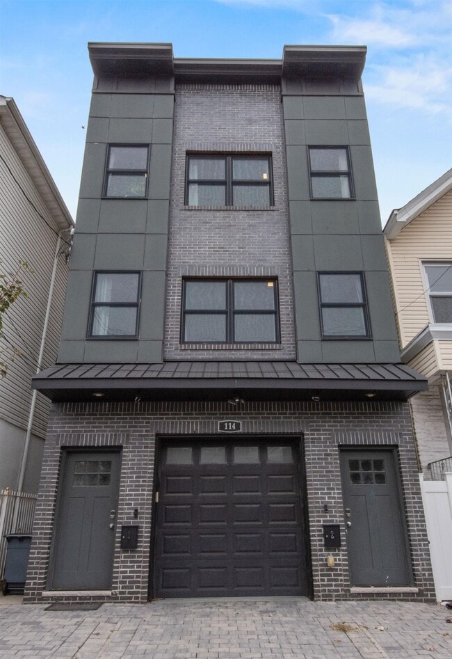 Building Photo - 114 Bleecker St