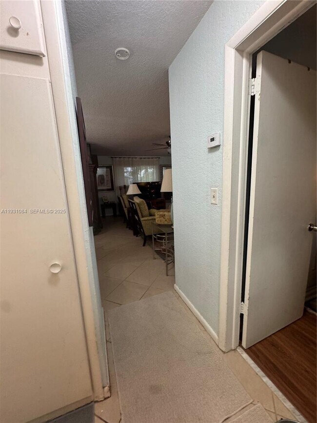 Building Photo - 918 SE 16th St