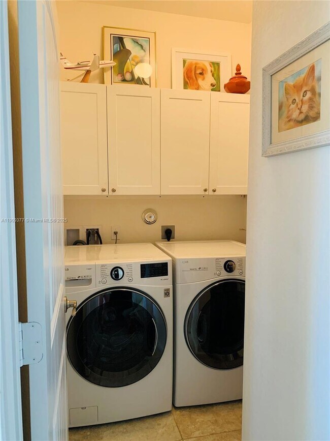 Building Photo - 4812 Foxtail Palm Ct