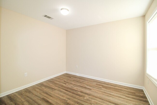 Building Photo - Great Location! 4 Bedroom Home Close to Downtown Pulaski