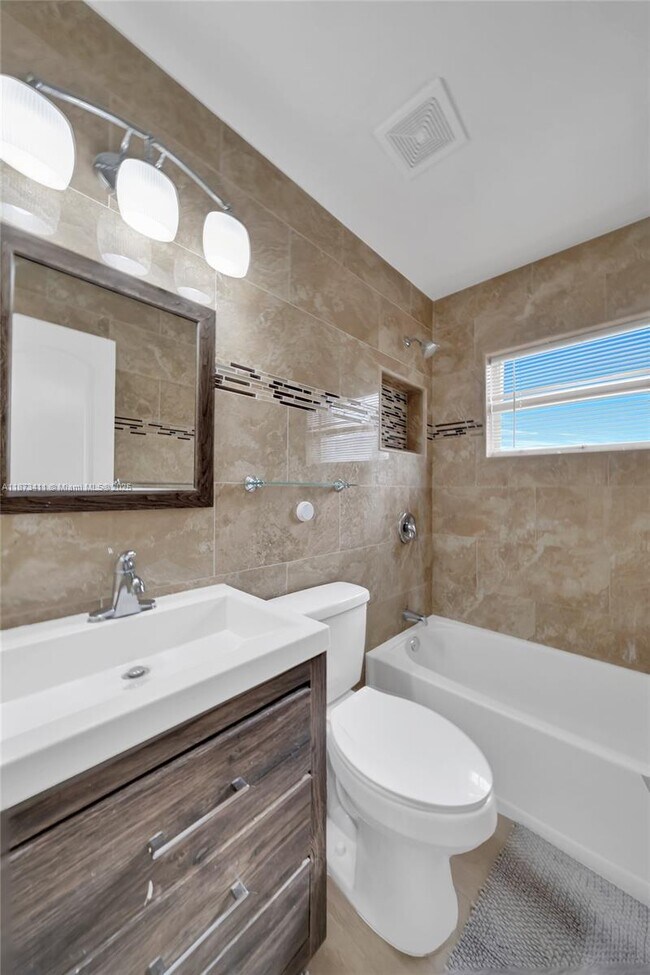 Building Photo - 7762 Plantation Blvd