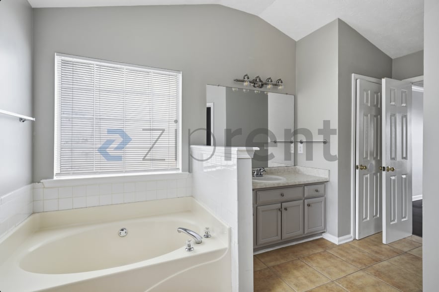 Building Photo - 1512 Buckingham Pl