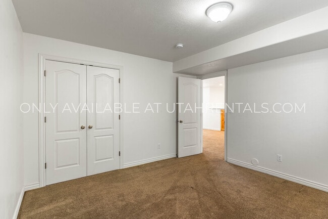 Building Photo - 692 E 180 N