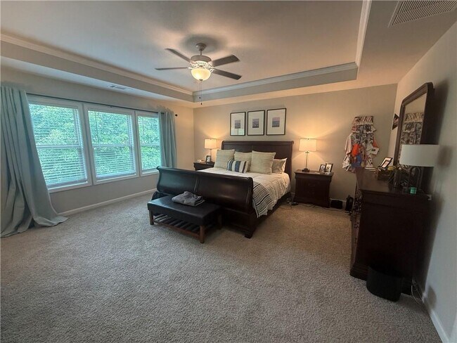 Building Photo - 5639 Parkview Ln
