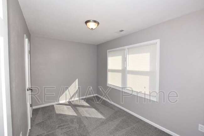 Building Photo - 204 Knell's Ridge Dr