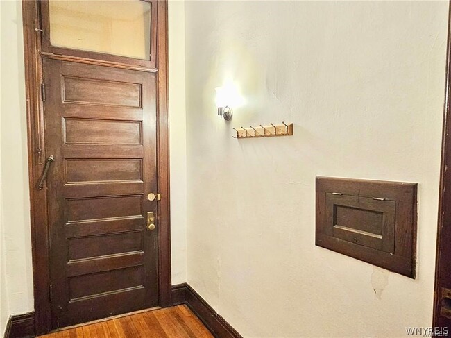 Building Photo - 242 Bryant St