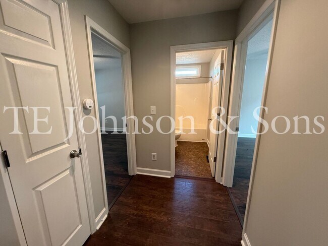 Building Photo - Charming One Level 3 Bedroom Home with Fenced Yard, Garage, and Deck