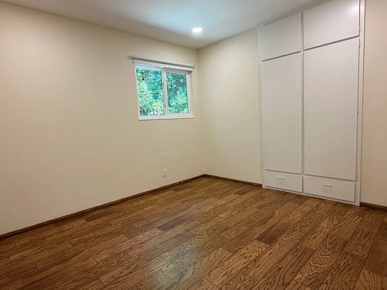 Building Photo - 6254 Hopi Cir