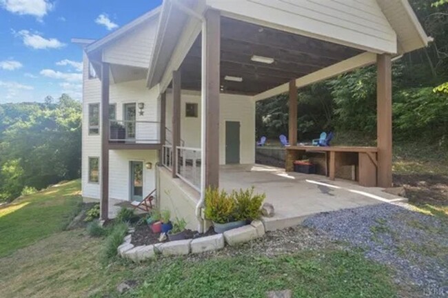 Building Photo - Live the Hobby Farm Dream in Shawsville, VA!