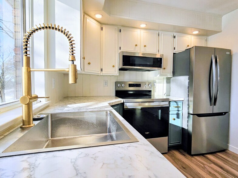 Building Photo - 800 Galen Hall Rd