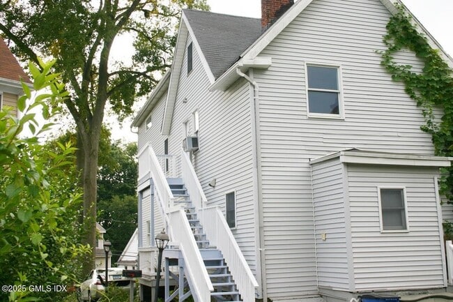 Building Photo - 30 Woodland Dr