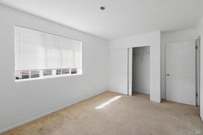 Building Photo - 712 Daniels Ave