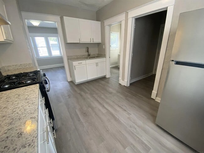 Building Photo - 318 Haney Ave