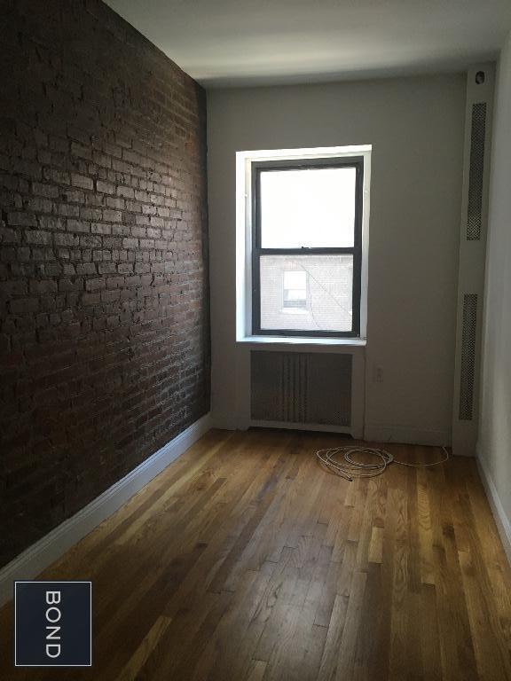 Building Photo - 52 W 55th St