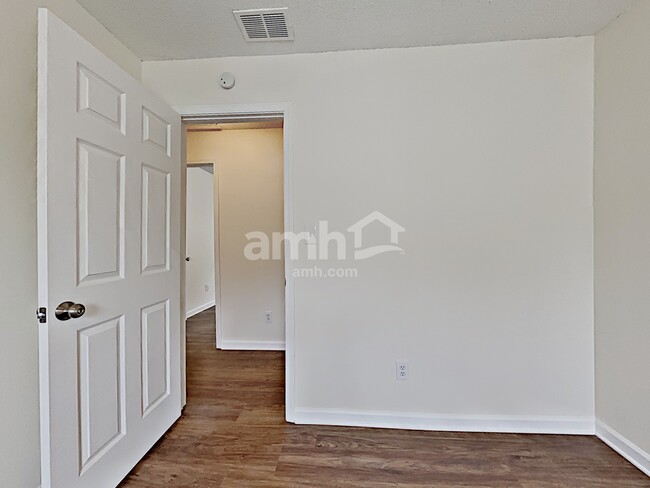 Building Photo - 7132 New Dale Rd