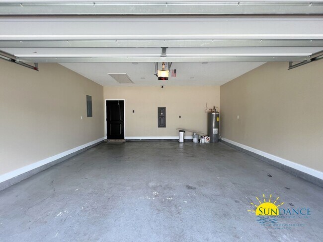 Building Photo - Gorgeous 4 Bedroom Home in FWB!