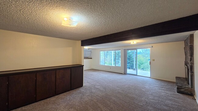 Building Photo - 411 Westview Dr