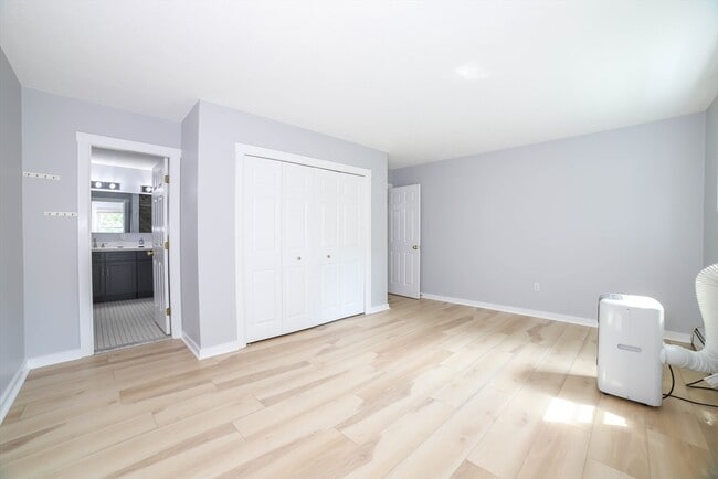Building Photo - 64 Camelot Dr