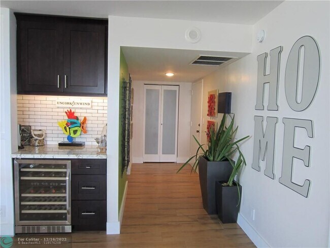 Building Photo - 1370 S Ocean Blvd