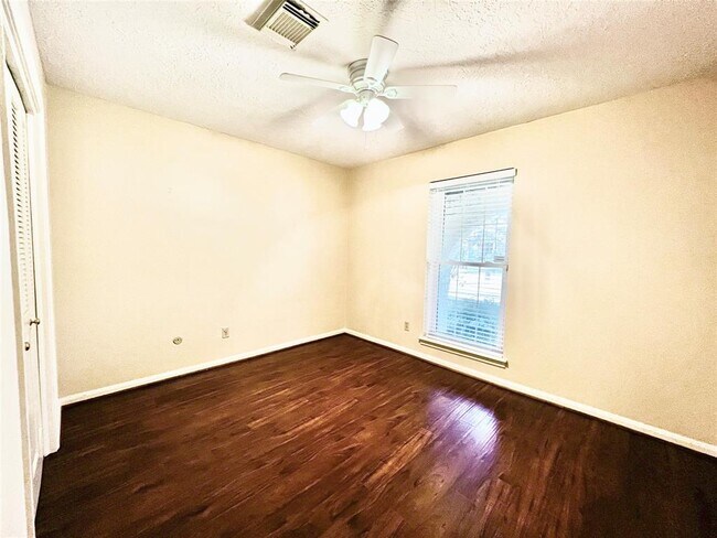 Building Photo - 13935 St Marys Ln