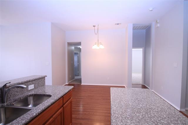 Building Photo - 824 Dixon Ln