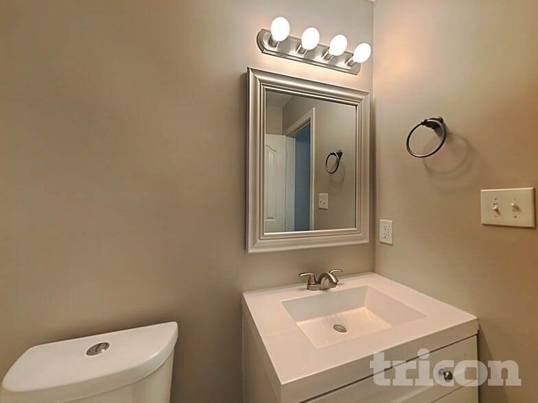 Building Photo - 4037 Dover Downs Dr