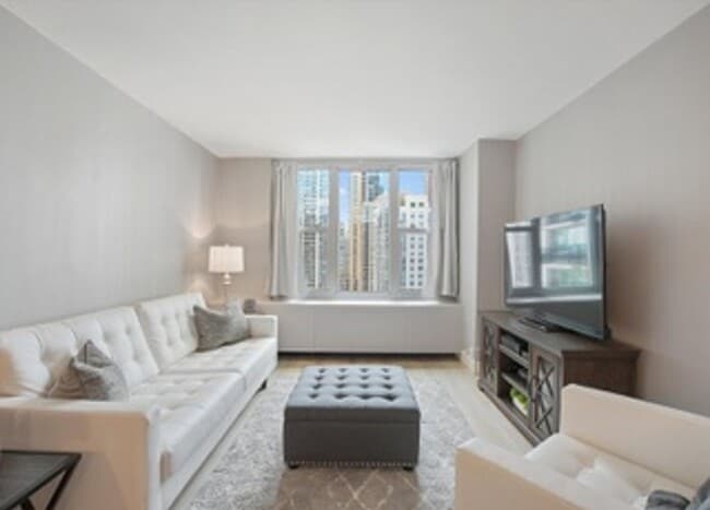 Building Photo - Highly desirable 1b apartment in Lakeshore East