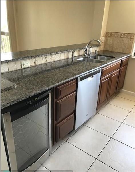 Building Photo - 950 Lavers Cir